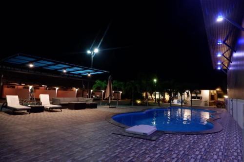 Ron Thong Hotel | คลิ๊กรีสอร์ท (Click Resort)