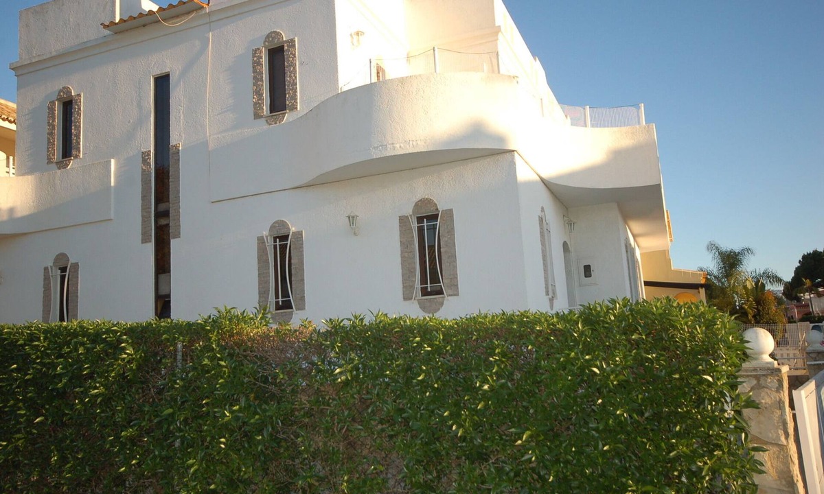Quarteira Villa | 2 bedroom Villa Vilamoura near center