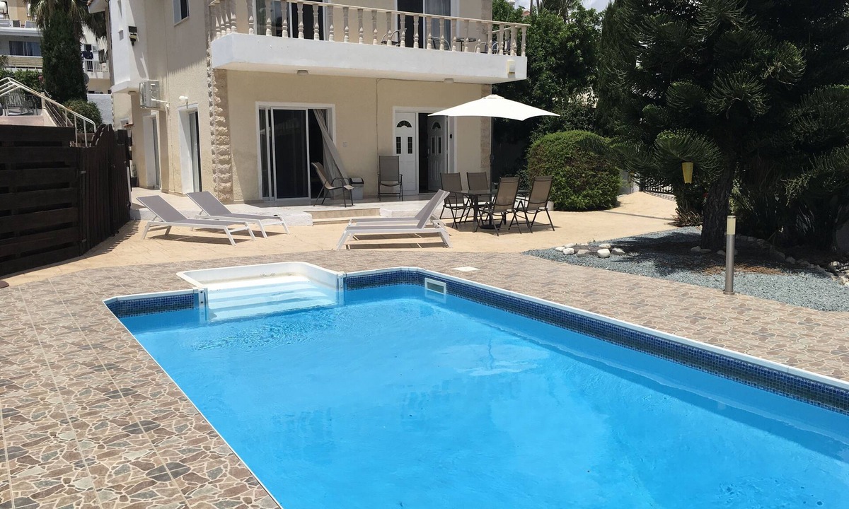 Chlorakas Villa | 3 Bed Villa 10 minutes drive from beautiful beach