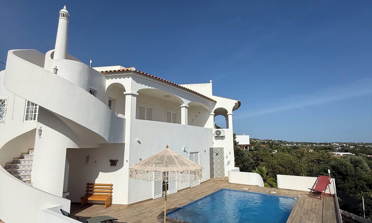 Loule Villa | 3-bedroom house with a pool, set in the mountains, near the beach and a golf course. Gardens, a pool, and fun