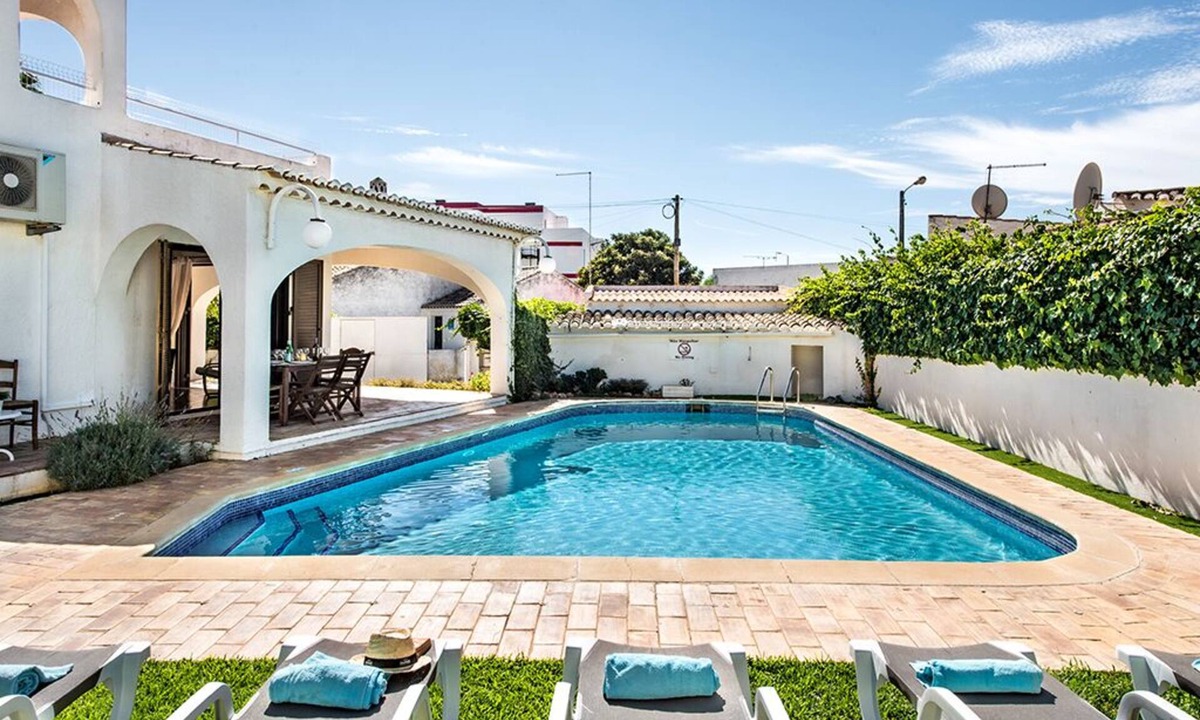 Areias de Sao Joao Villa | 4 Bedroom Villa directly on Albufeira STRIP Private Pool