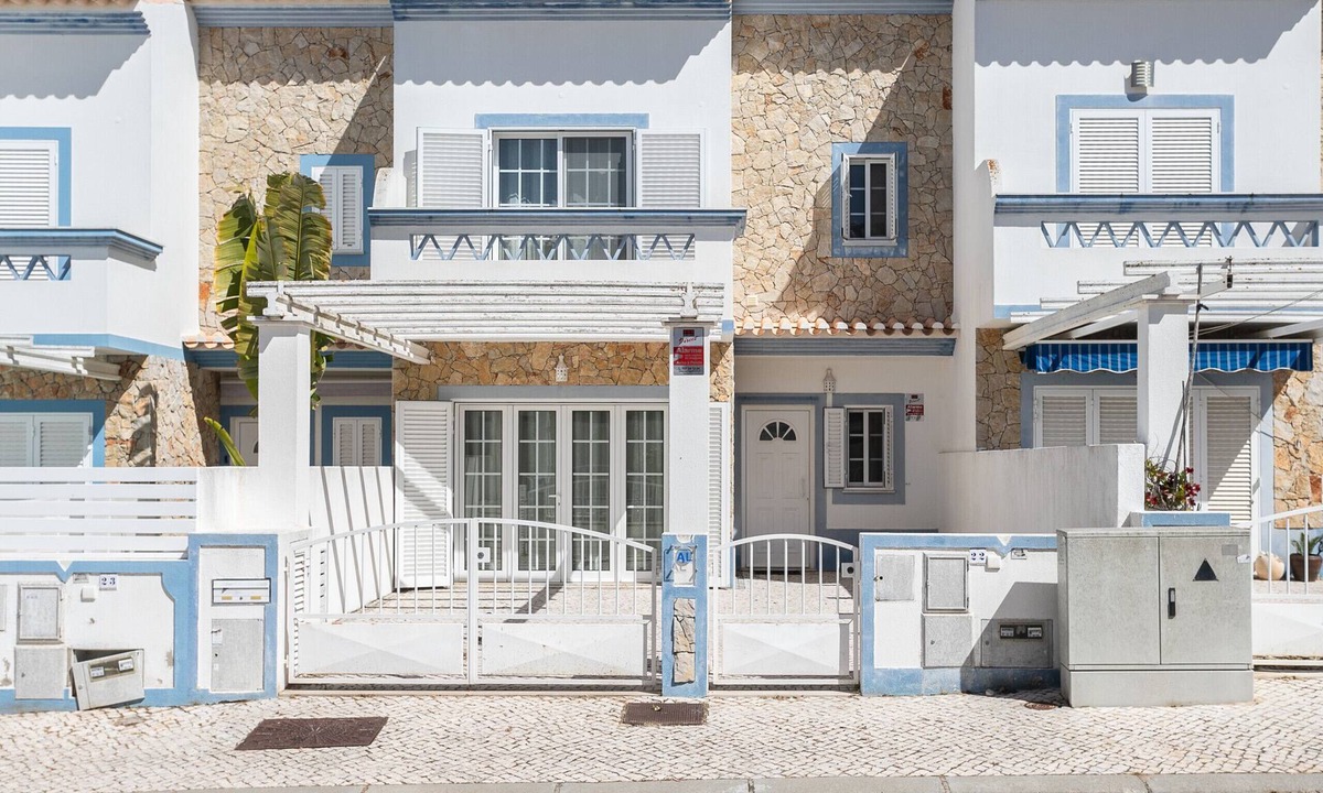 Manta Rota Villa | 4-bedroom villa with patio, barbecue and air conditioning by AlgarveManta (11V4)