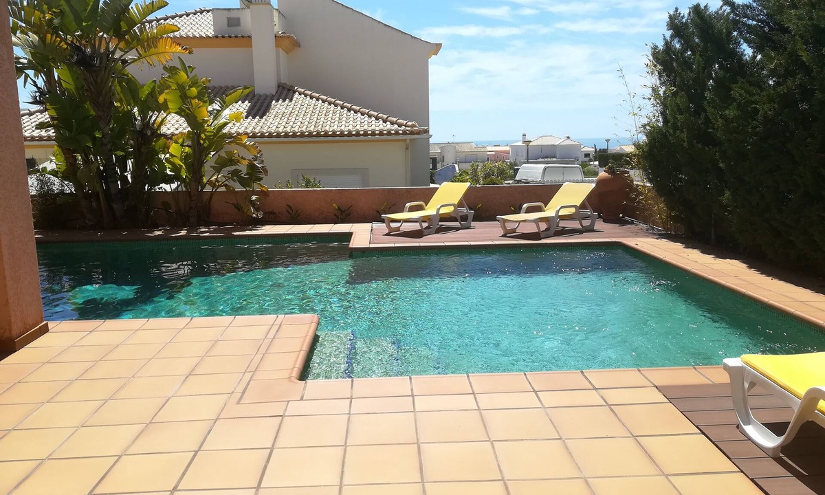 Gale Villa | 5 min walk to the beach!Luxury Villa with see view games room, AC & heated pool.