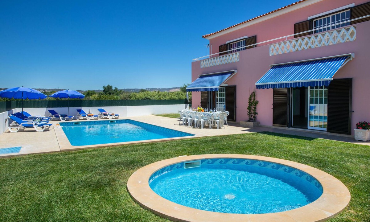 Albufeira Villa | 6 bedroom villa between Albufeira and Vilamoura, 3km from the beach