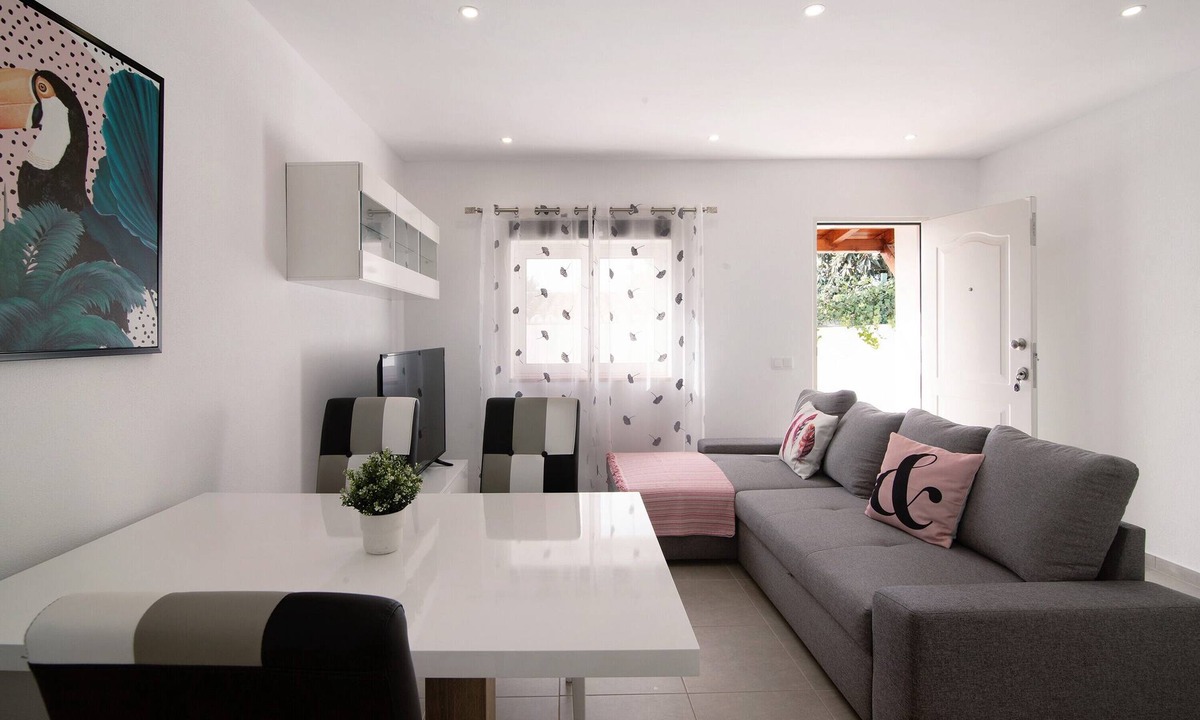 Pechao House | Adelino Holiday Home Guesthouse with Garden, Grill, A/C & Wi-Fi