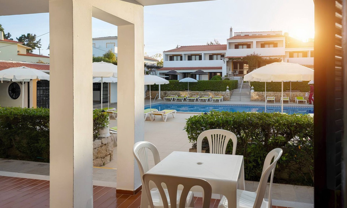 Albufeira Hotel | Albufeira Coastal Stay Moments from Beaches and Nightlife Hotspots