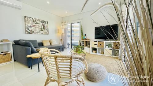 Praia da Rocha Apartment | Ambrosio Iate - Modern - Parking - Beach 500m