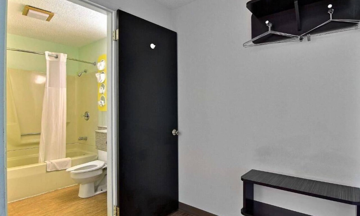 Gilman Hotel | Ameri Vu Inn