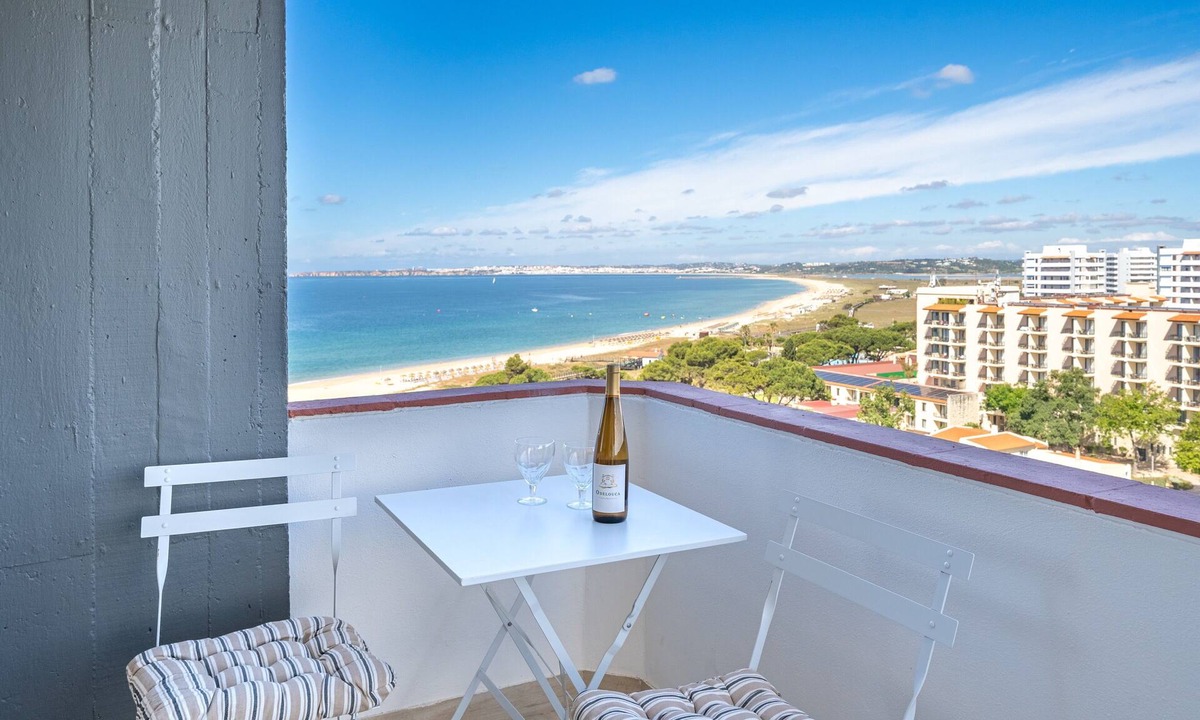 Prainha Apartment | Apartment 'Alvor Sunset' with Sea View, Wi-Fi and Air Conditioning