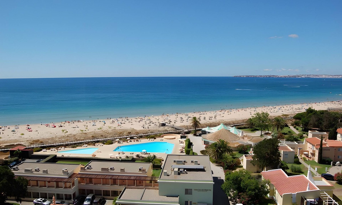 Prainha Apartment | Apartment 'Alvor Sunset' with Sea View, Wi-Fi and Air Conditioning