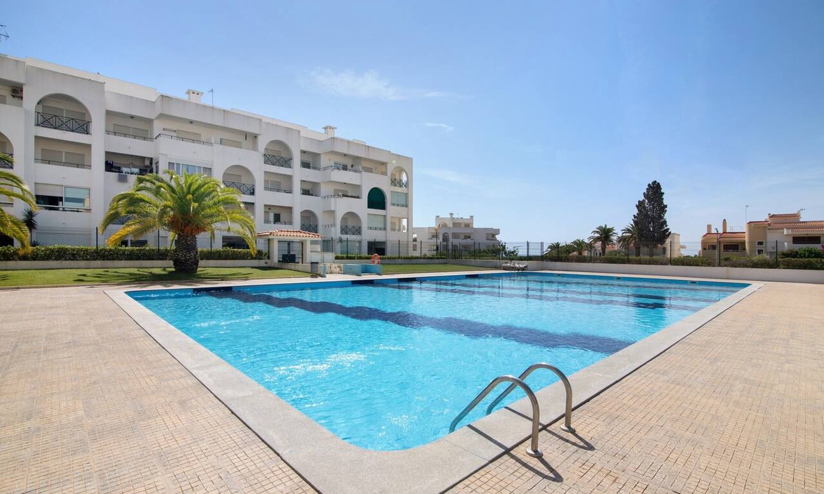 Alporchinhos Apartment | Apartment 'Brisa Salina D'Alporchinhos' with Sea View, Elevator, Air Conditioning & Wi-Fi