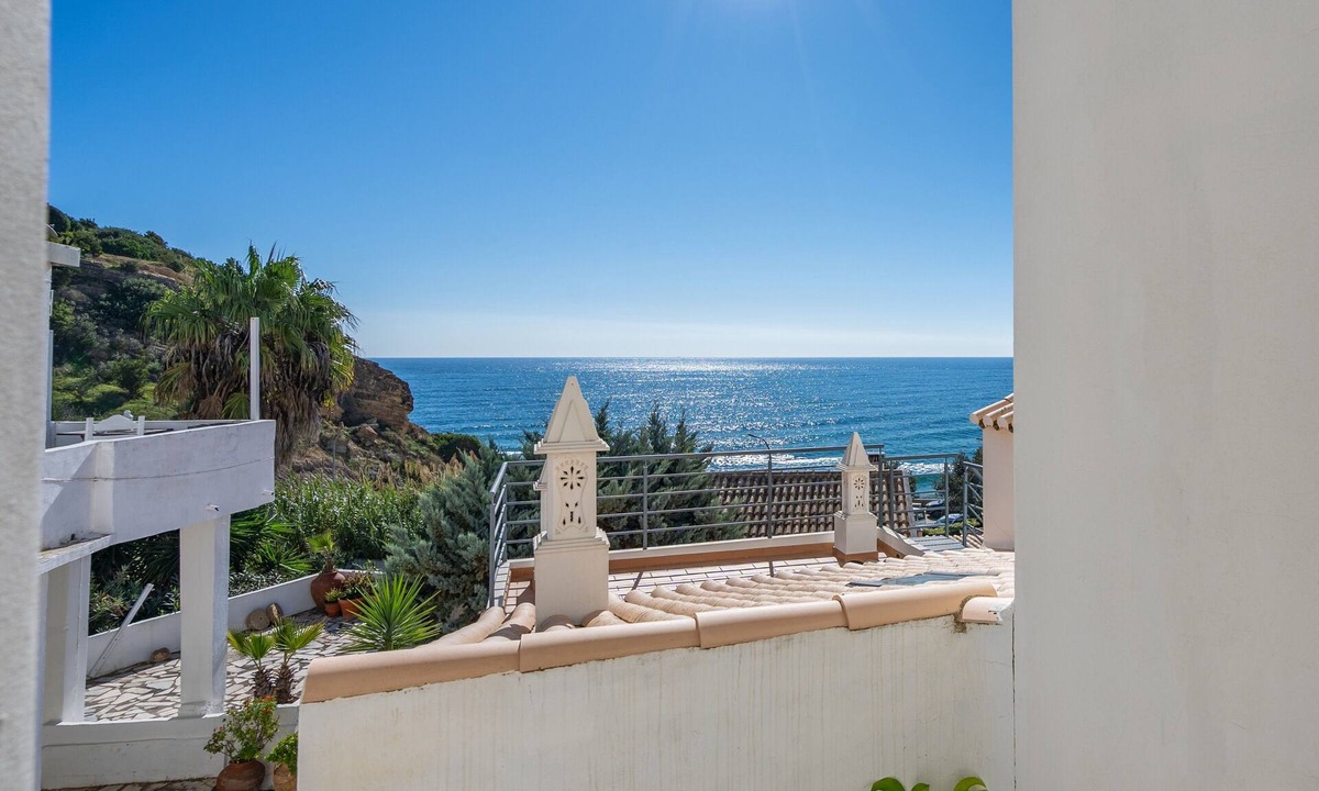 Burgau Apartment | Apartment "Casa da Praia 1" with Sea View, Balcony & Wi-Fi