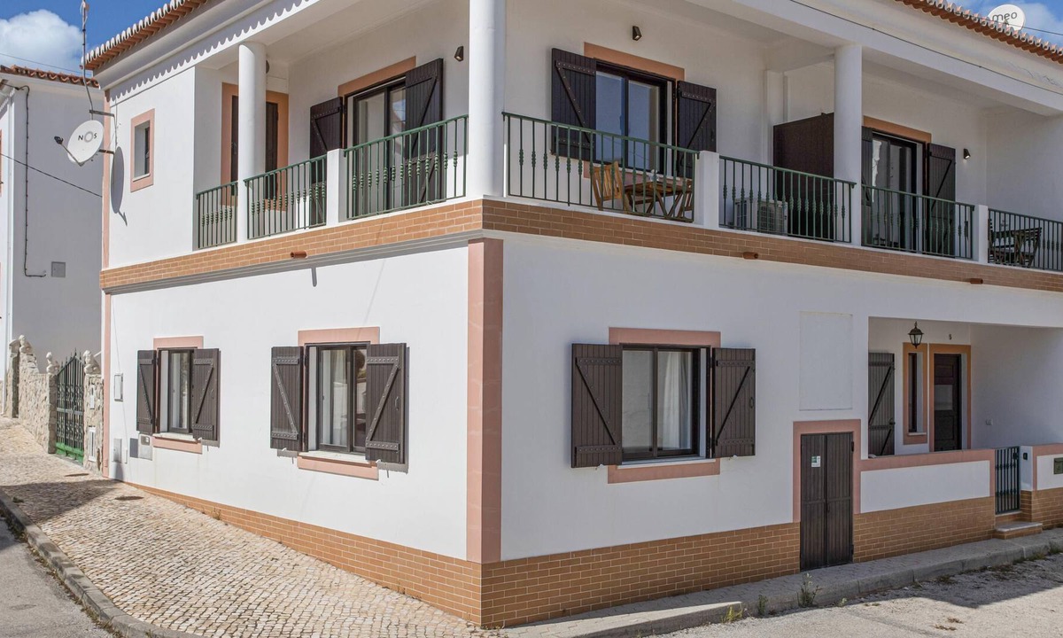 Praia da Luz Apartment | Apartment Casa dos Avós Estúdio 1 near the Beach with Sea View, Wi-Fi & Balcony