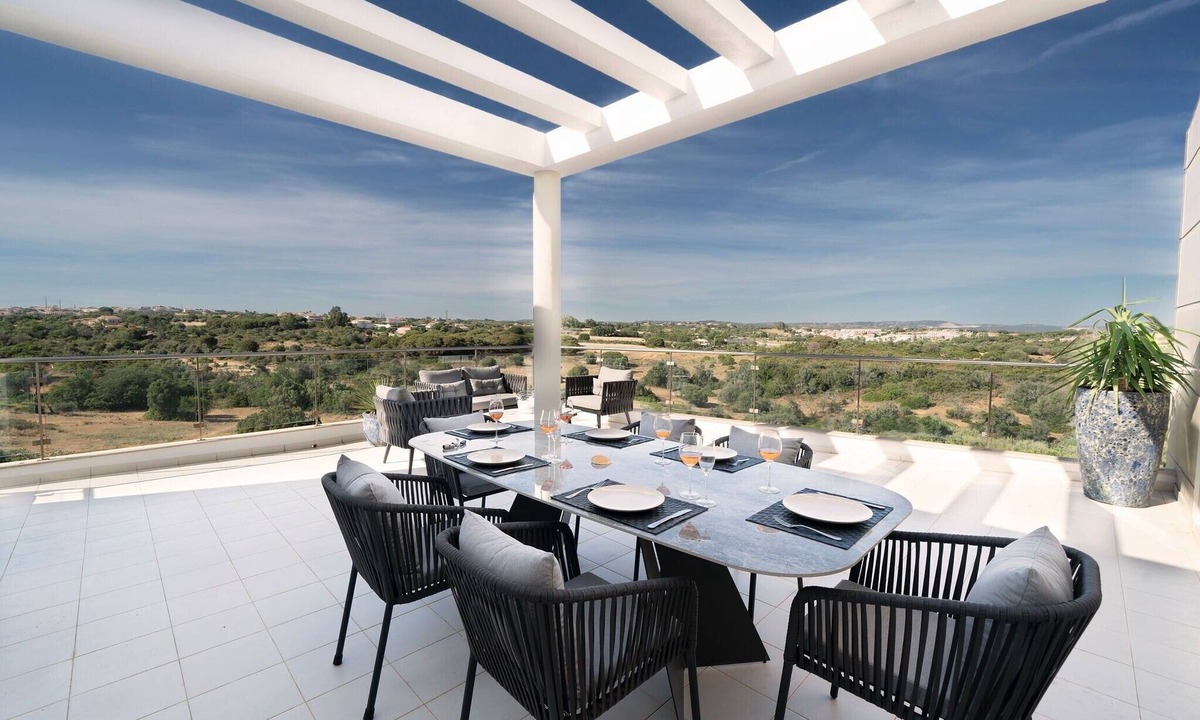 Branqueira Apartment | Apartment 'Monte Da Eira - Sunset' with Shared Pool, Wi-Fi and Air Conditioning