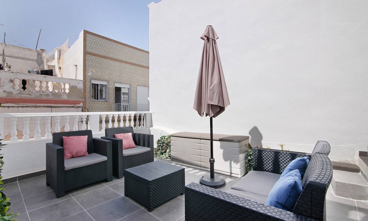 Olhao Apartment | Apartment 'Olhão Lodge - Al Berta' with Private Terrace, Wi-Fi and Air Conditioning