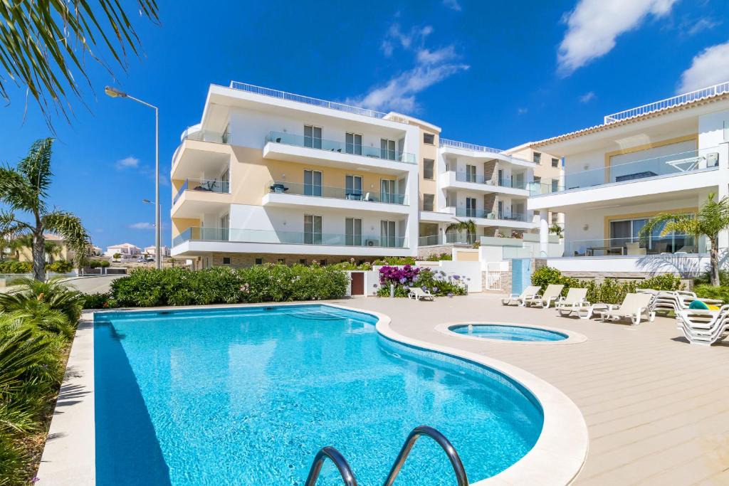 Porto de Mos Apartment | Apartments in Porto de Mós, Portugal