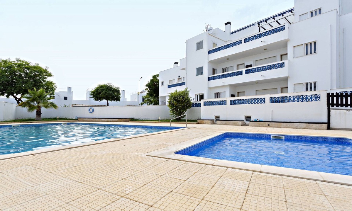 Santa Luzia Apartment | Apt with access to swimming pool and garage space