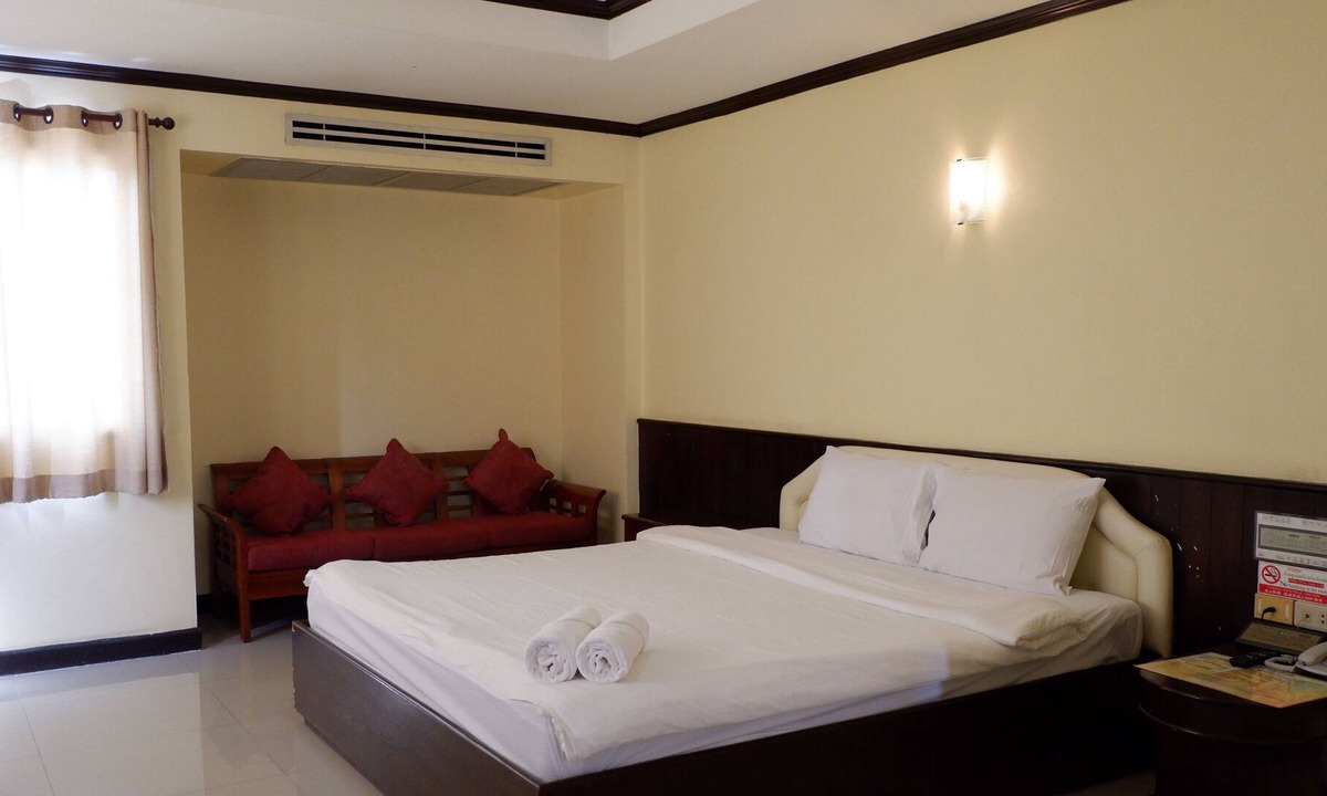 Lang Suan Hotel | Auychai Grand Hotel