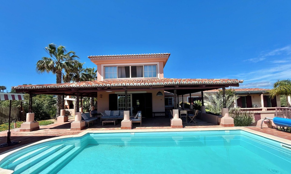 Caramujeira Villa | Beach/country villa in Praia da Marinha, sea view,nature,swimingpool,12pax