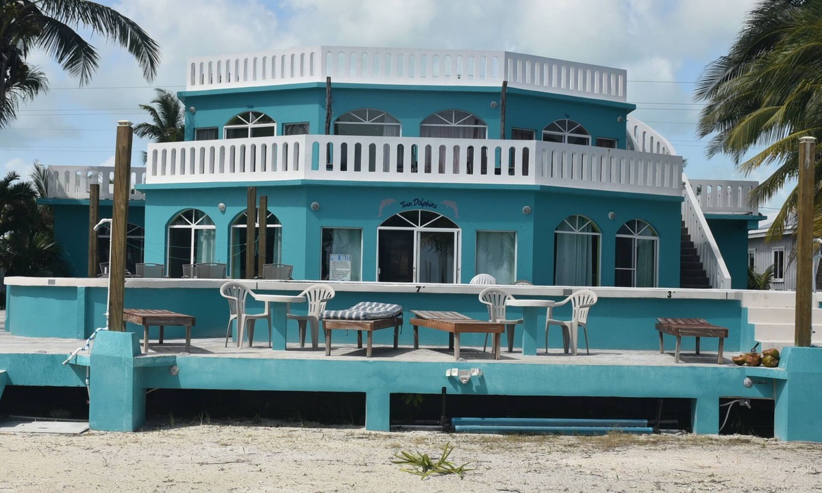 Boca Ciega Villa | Beach front in welcoming San Pedro w/AC, pool, fitness room, WiFi, kitchenette