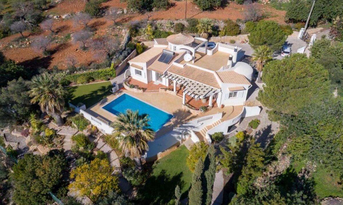 Sao Pedro Villa | Beautiful 3-Bed Villa in Faro Spool & Seaview