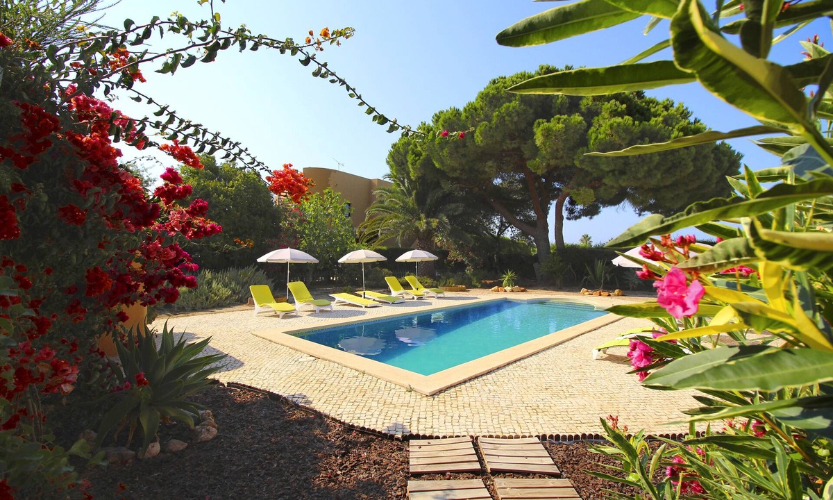 Porto de Mos Villa | Beautiful Detached Villa with AC, Wi Fi, BBQ, Private Pool at Porto do Mos Beach