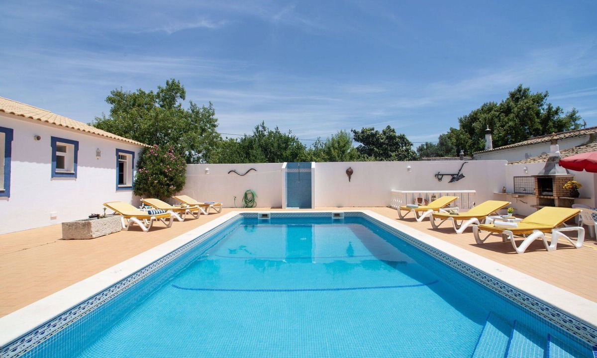 Cerro do Ouro House | Beautiful private villa for 8 people with private pool, WIFI, TV and terrace