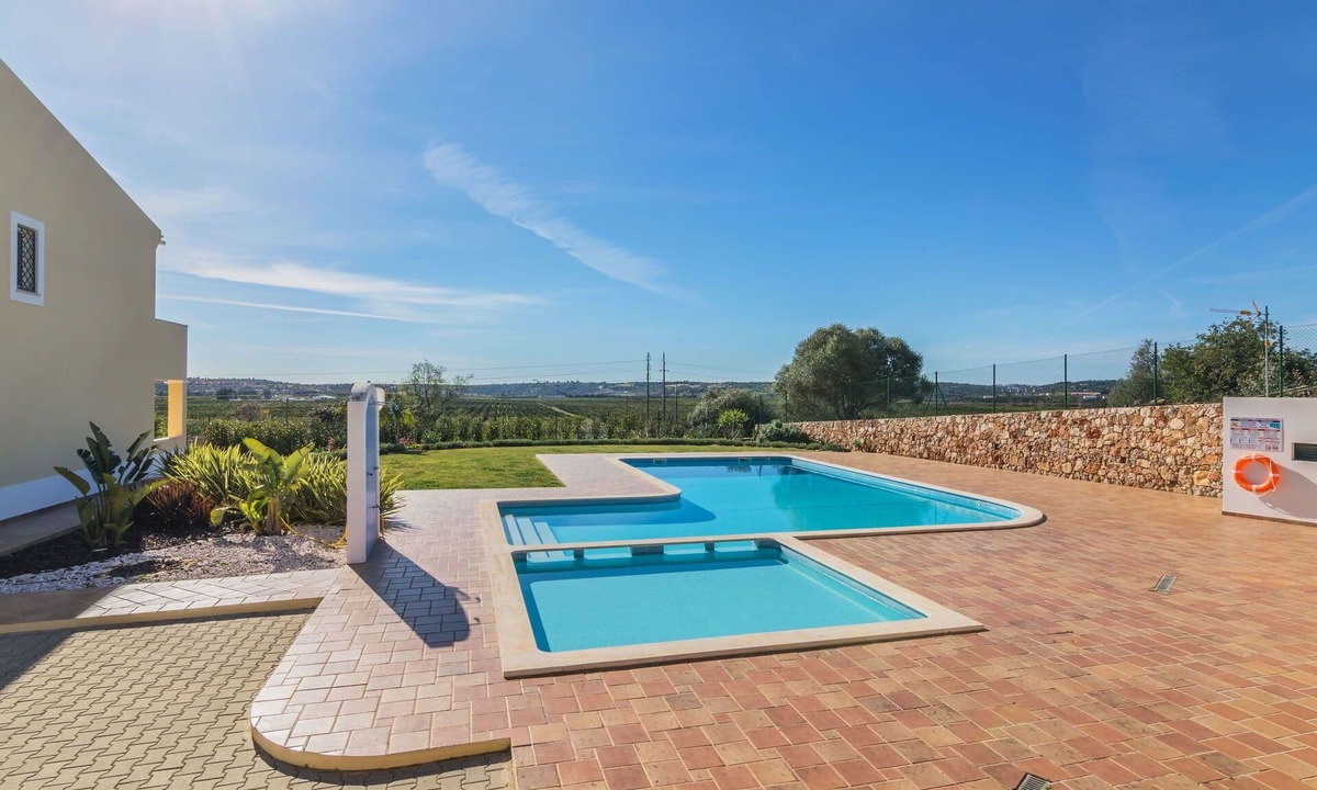 Monte Raposo House | Beautiful villa for 6 people with WIFI, pool, A/C, TV, terrace and panoramic view