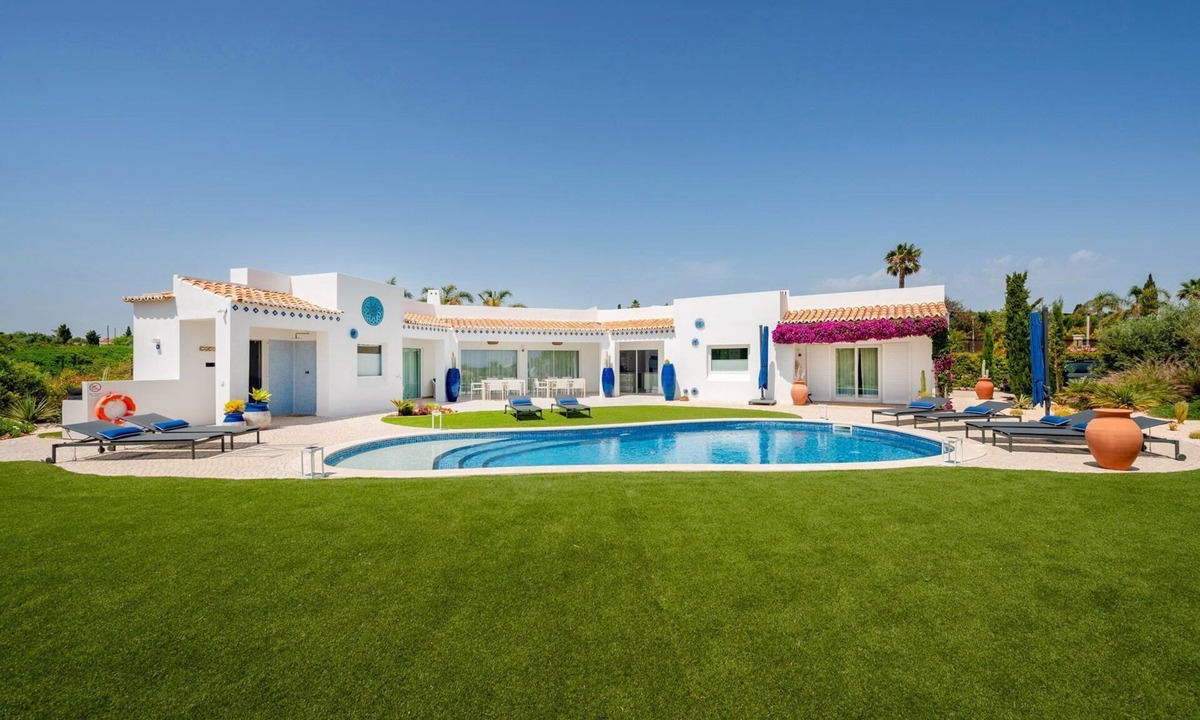 Mato Serrao Villa | Blueberry Breeze - Four Bedroom Villa, Sleeps 8