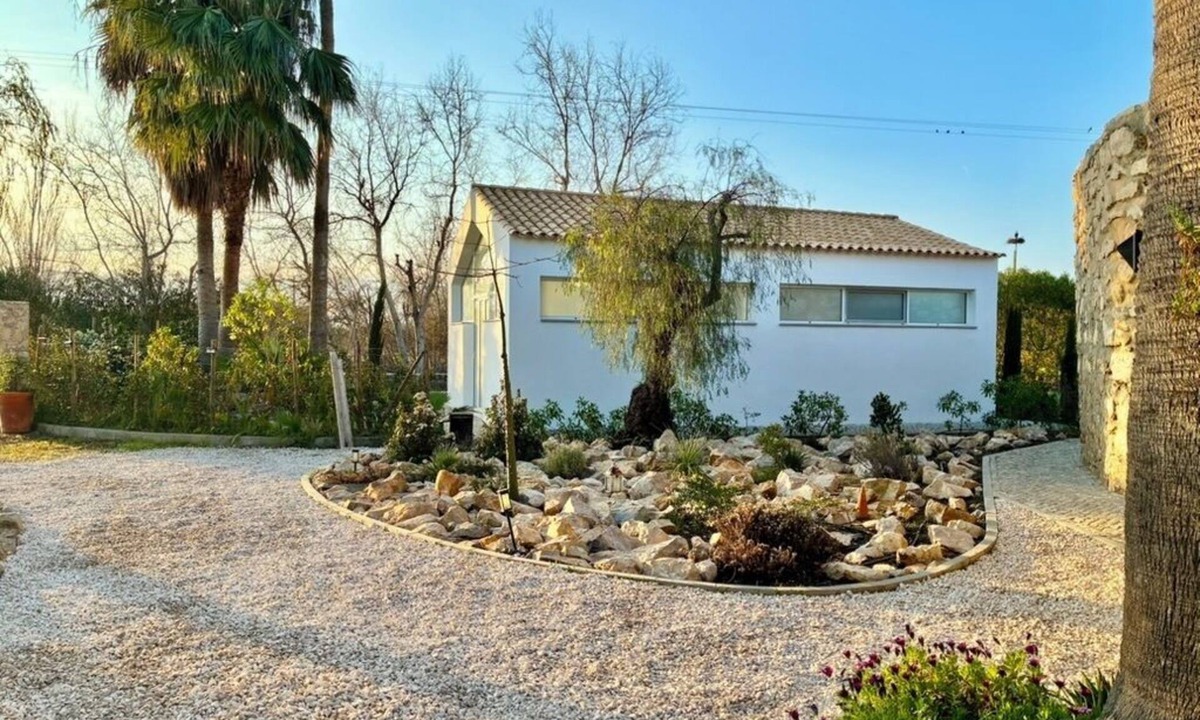 Moncarapacho e Fuseta Apartment | Bright Elegant Algarve Cottage with Natural Pond