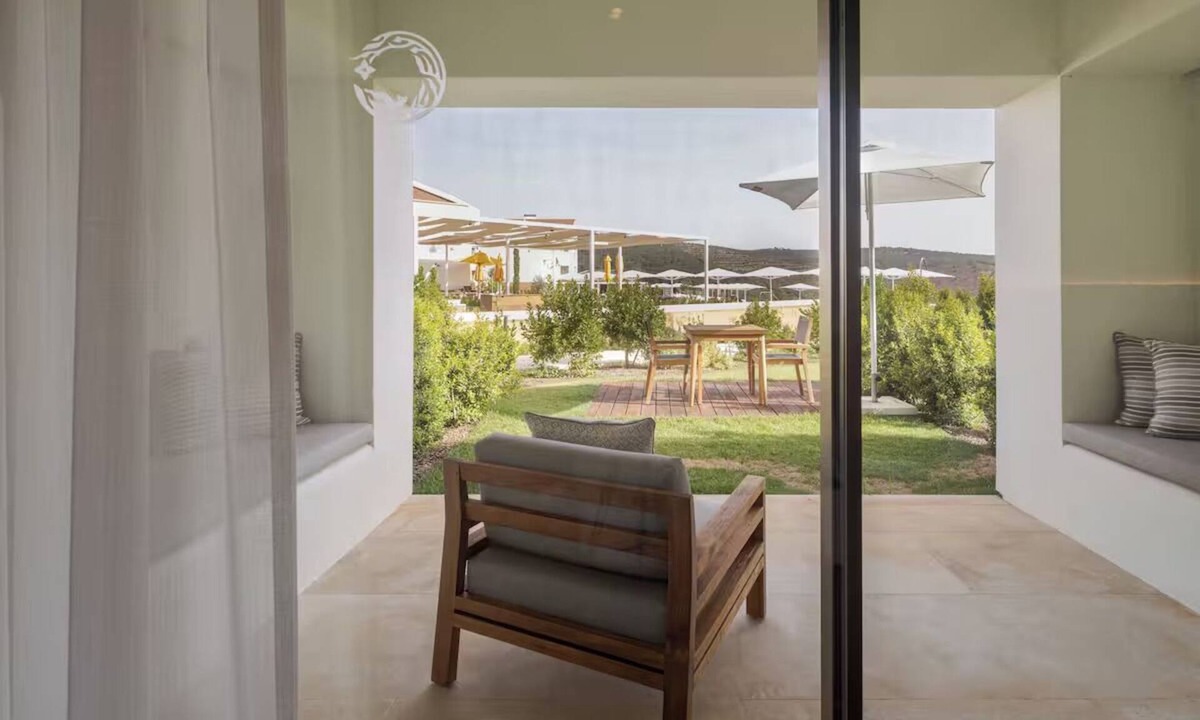 Tor Hotel | Bright Room w/Balcony & Mountain Breeze – Ideal Space to Recharge