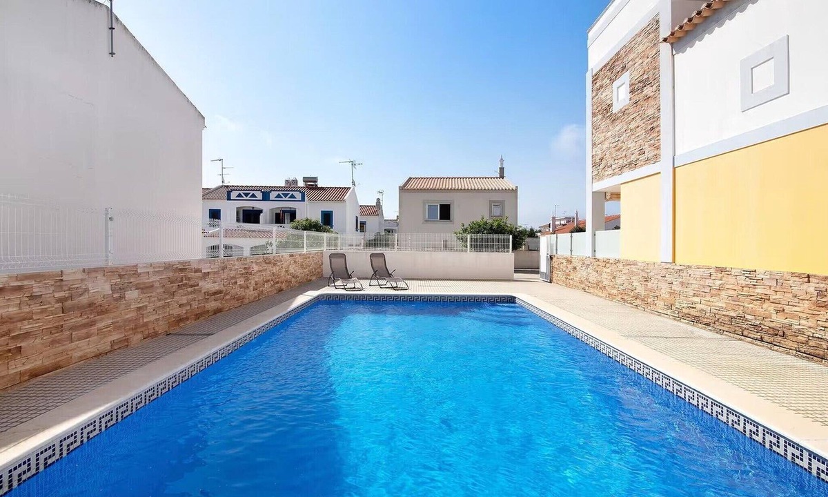 Manta Rota House | Captivating Holiday Home in Manta Rota with Swimming Pool