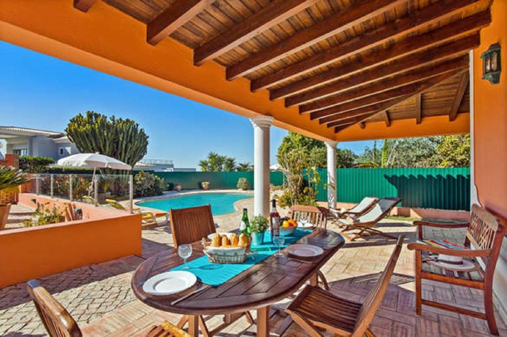 Vale de Centianes Villa | Carvoeiro for 4 by GalanteVasques