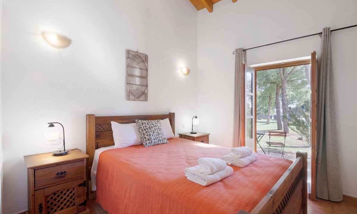 Pedra Arrancada Apartment | Casa de Campo Vale do Asno-Room 'Quarto 3' with Shared Pool, Wi-Fi and Air Conditioning