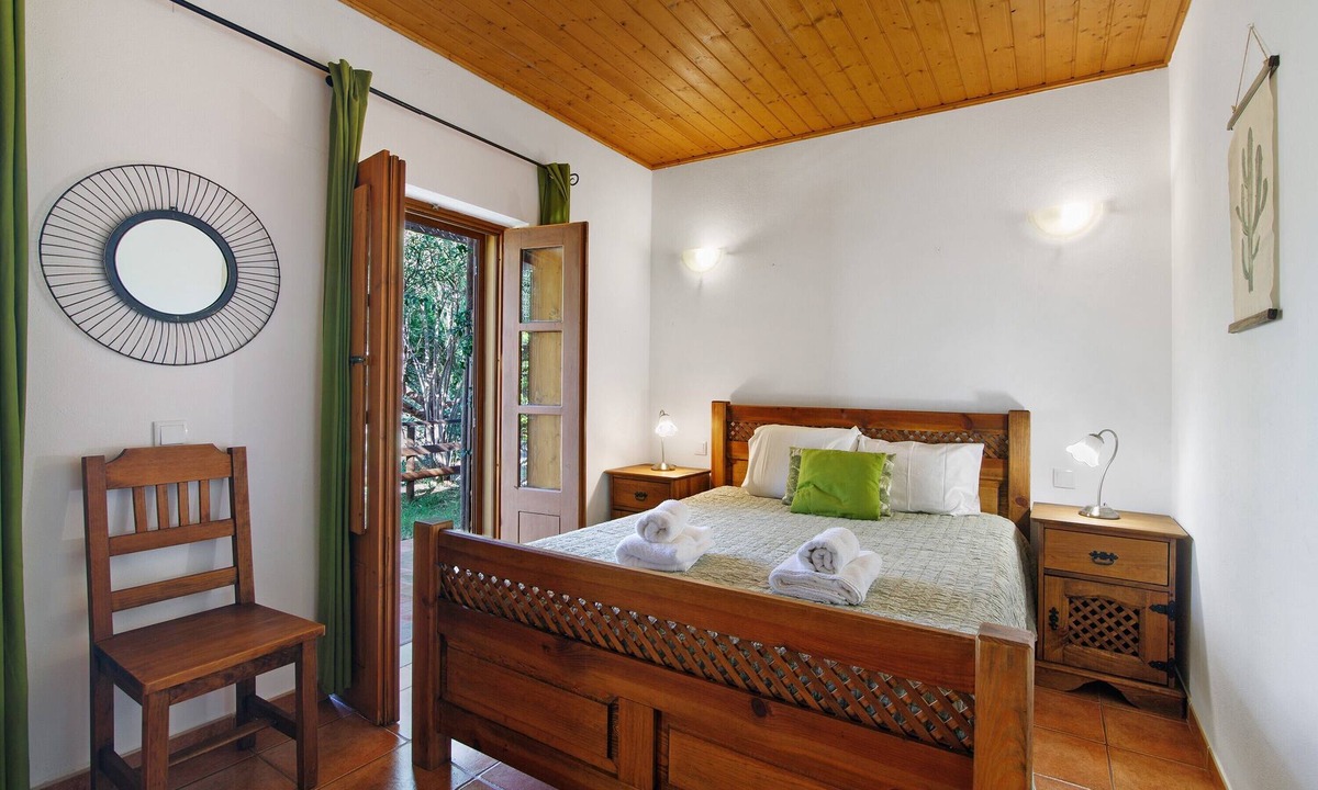 Pedra Arrancada Apartment | Casa de Campo Vale do Asno-Room 'Quarto 7' with Shared Pool, Wi-Fi and Air Conditioning