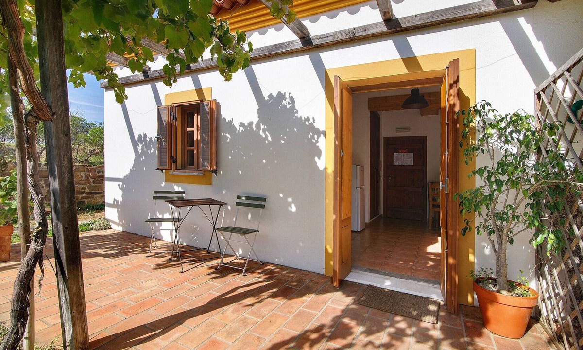 Pedra Arrancada Apartment | Casa de Campo Vale do Asno-Room 'Suíte' with Shared Pool, Wi-Fi and Air Conditioning