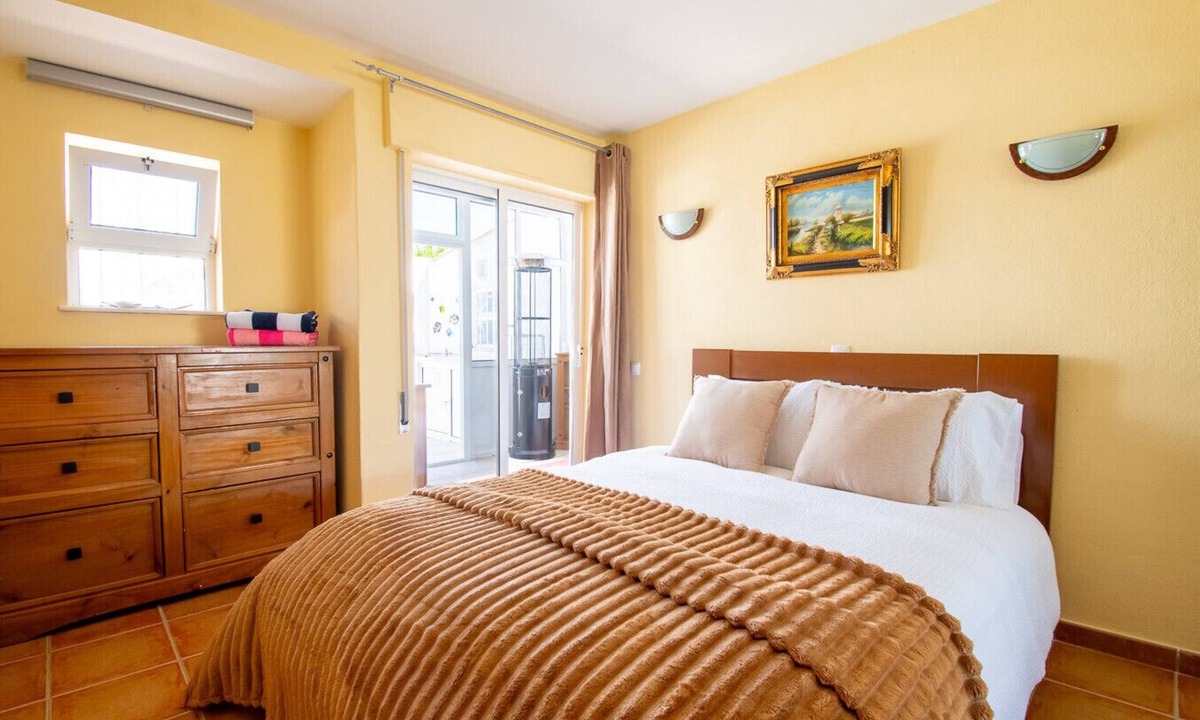 Vale de Centianes Apartment | Casa do Pinho - apartment just a few meters from Centeanes beach