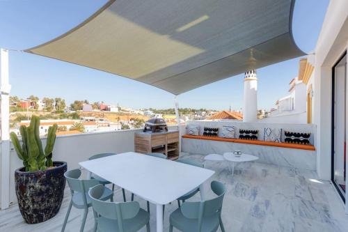 Ferragudo Villa | CASA LIMA - State of the art villa with views and pool in Ferragudo