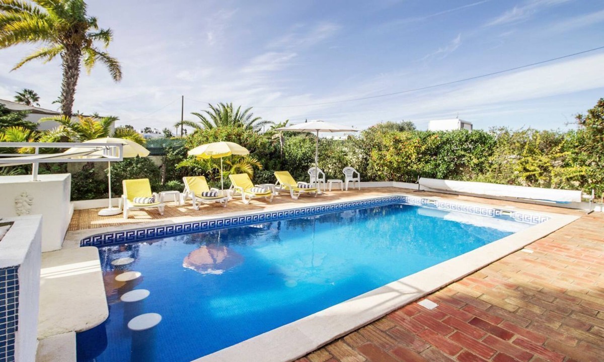 Alporchinhos Villa | Casa Lindinha - Two Bedroom Villa, Sleeps 4
