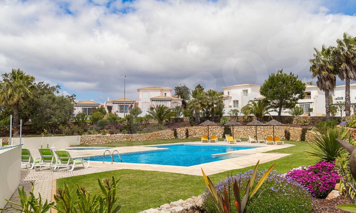 Lagoa e Carvoeiro Villa | Casa Rosa | professionally cleaned | 2-bedroom single-floor villa | close to Carvoeiro | on Quinta do Rosal resort