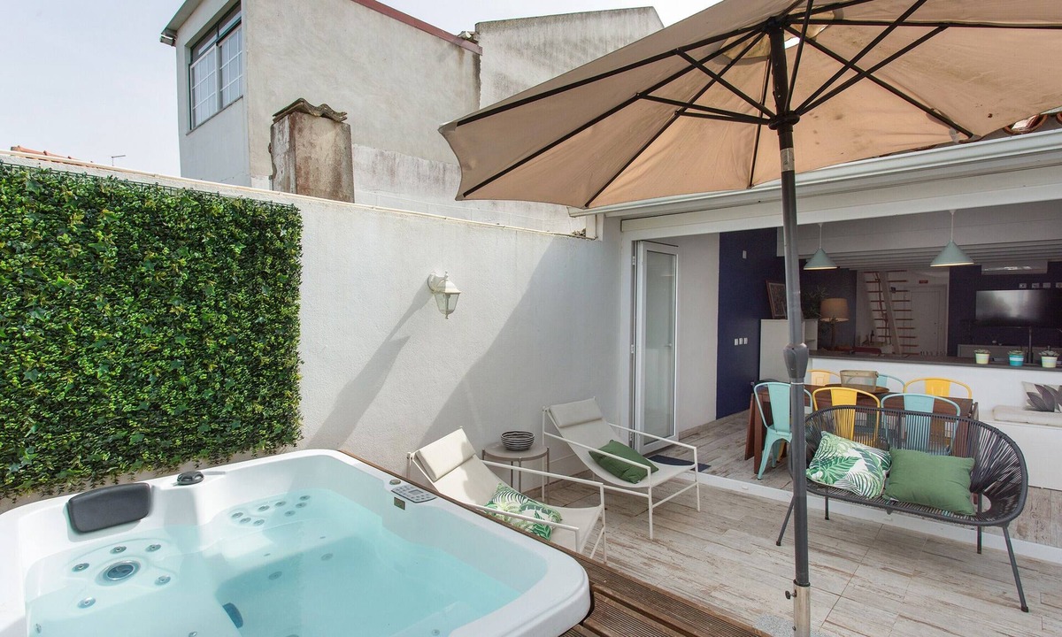 Cartaxo House | Casa Tejo Villa with Jacuzzi: Private Terrace, Wi-Fi & Air Conditioning