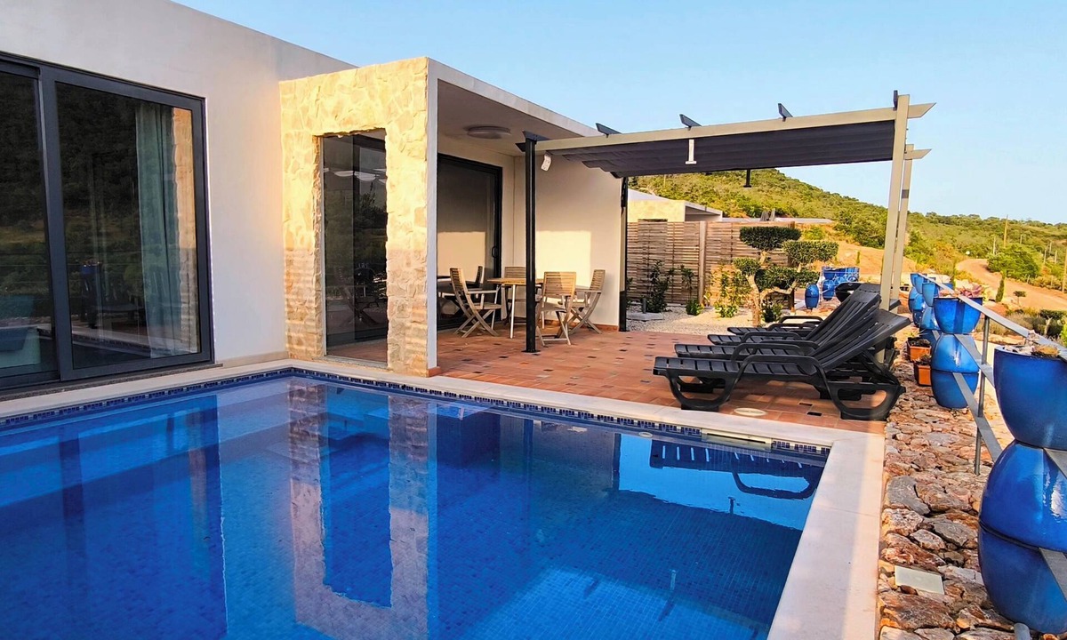 Silves Villa | Charming 2-bedroom villa in São Bartolomeu de Messines with AC and private pool