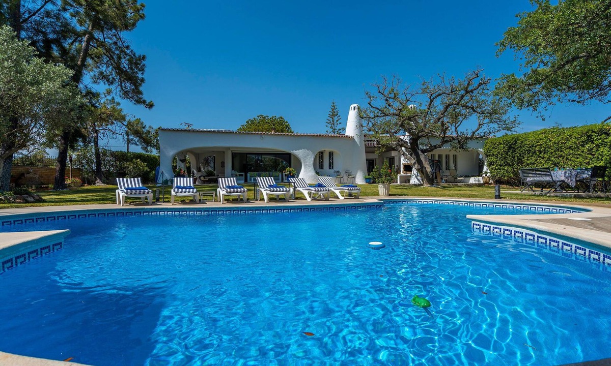 Ferrarias Villa | Charming Algarvian villa 2mins from Quinta do Lago golf courses and Vale de Lobo