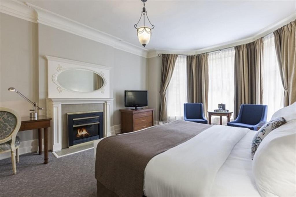 Downtown Montreal Hotel | Chateau Versailles