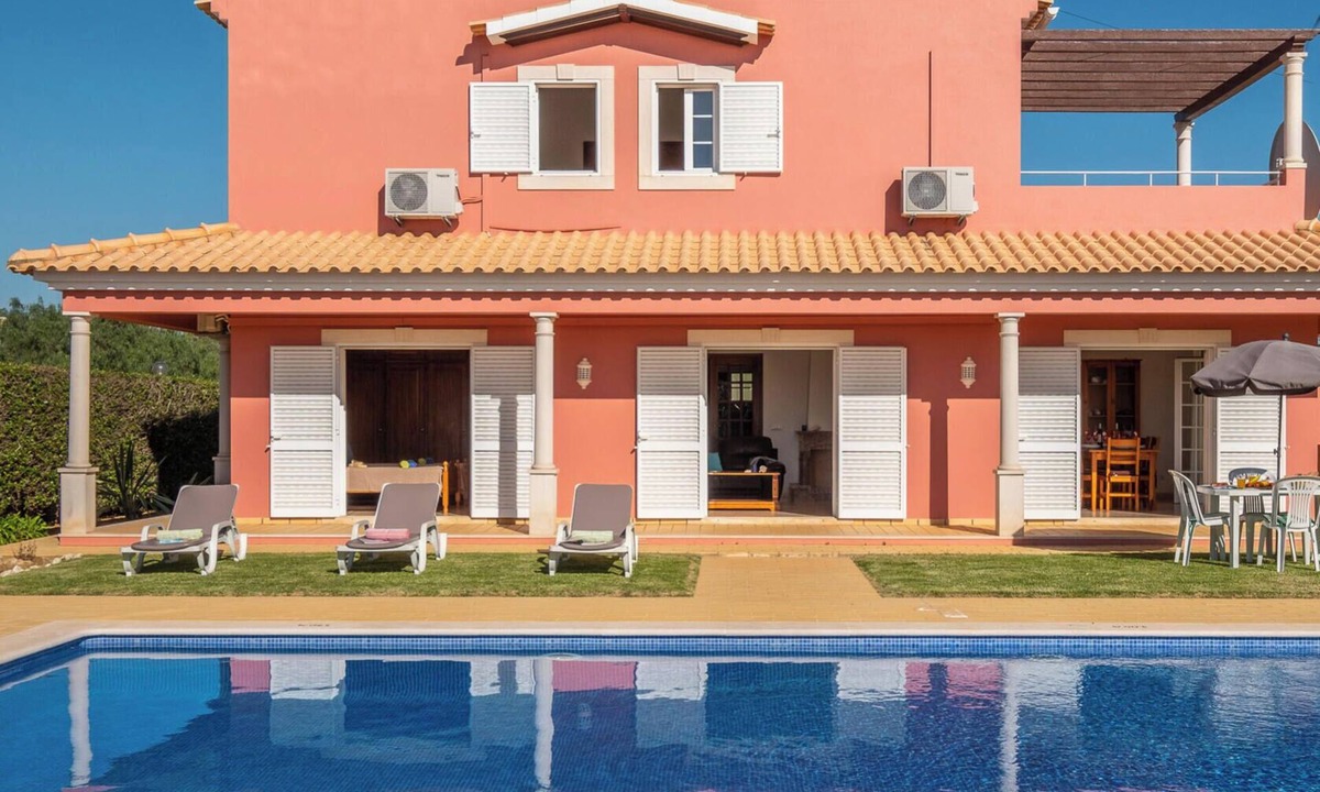 Mato Serrao Villa | Comfortable villa with private pool and BBQ