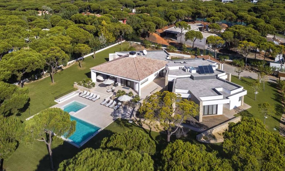 Vilamoura Villa | Contemporary Vilamoura Villa | Stunning Open Plan Design | Villa Azure Elegance