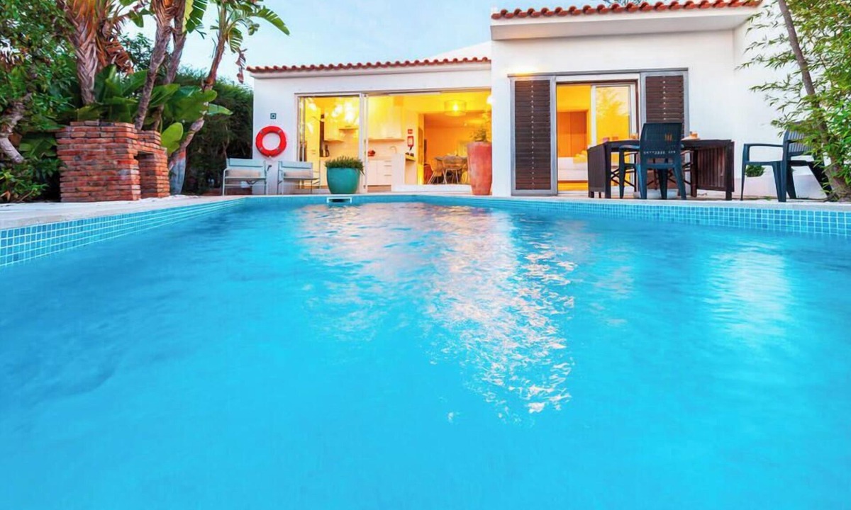 Areias de Sao Joao Villa | Cozy villa with BBQ and pool in Albufeira