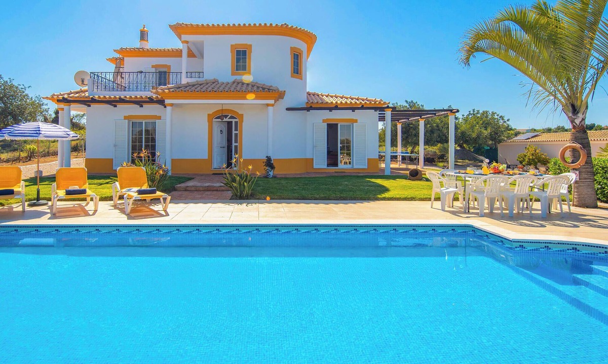 Monte Raposo Villa | Elegant villa with BBQ and heatble pool