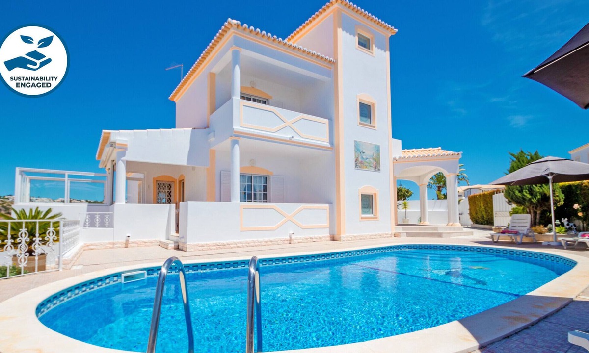 Albufeira Villa | Elegant Villa with Heatable Pool and BBQ