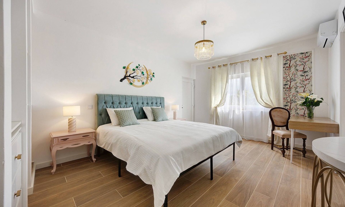 Montes de Alvor Apartment | 'Encanto - Premium' Room with Shared Pool, Wi-Fi, and Air Conditioning